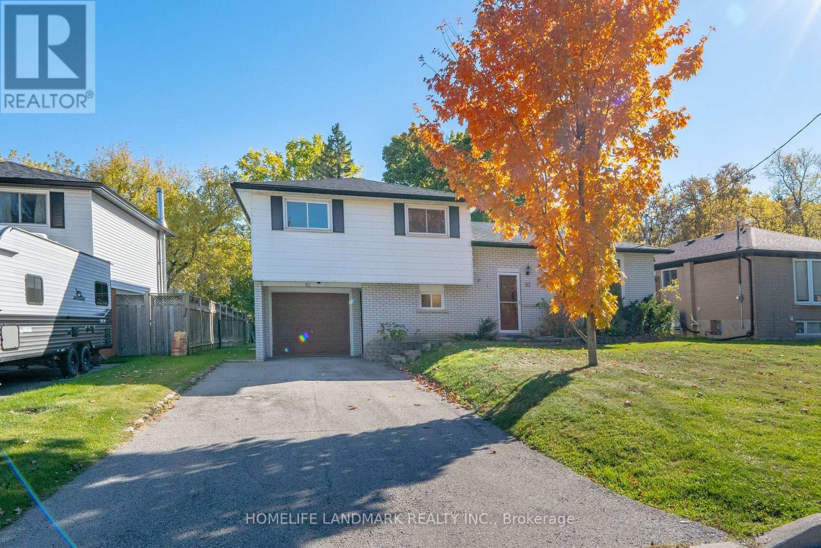 92 LEWIS DRIVE, Newmarket, Ontario