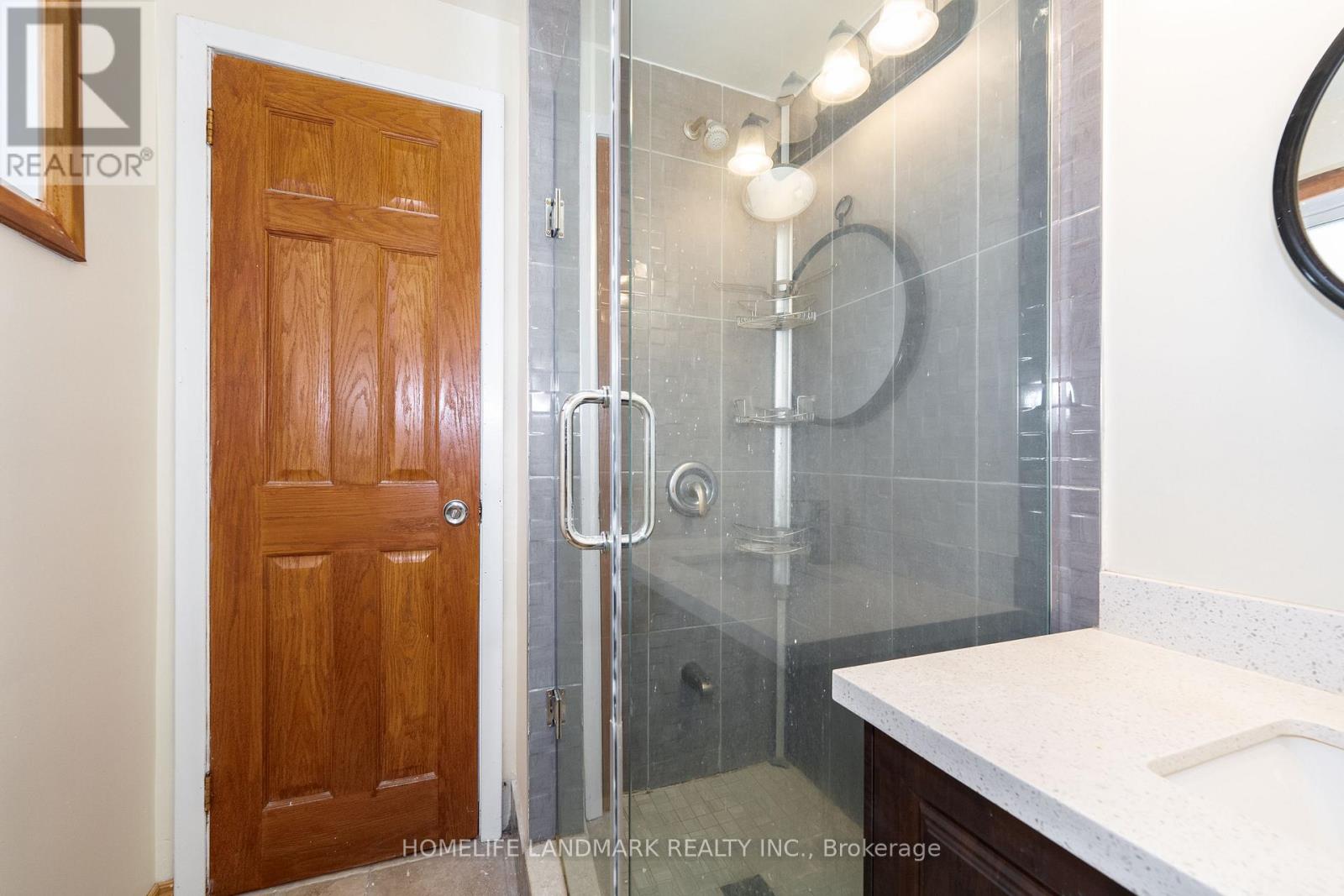 92 Lewis Drive, Newmarket, Ontario  L3Y 1R7 - Photo 19 - N12472867