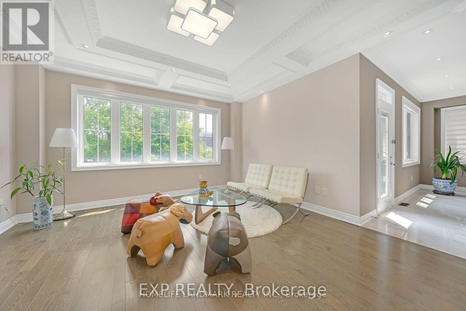 25 Ladder Crescent, East Gwillimbury (Sharon), Ontario  L9N 0N8 - Photo 11 - N12472885