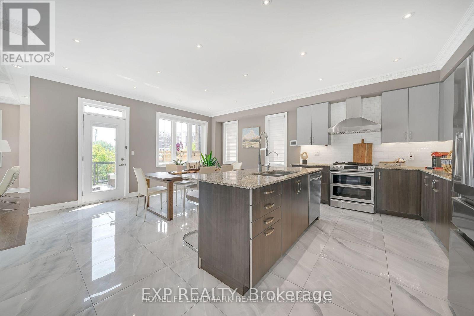 25 Ladder Crescent, East Gwillimbury (Sharon), Ontario  L9N 0N8 - Photo 14 - N12472885