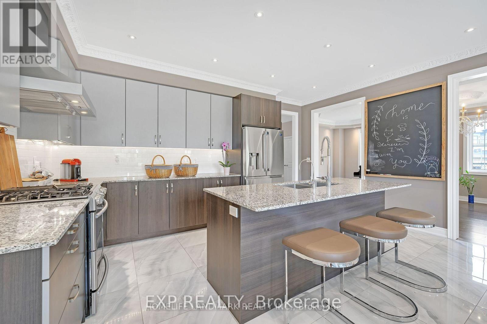 25 Ladder Crescent, East Gwillimbury (Sharon), Ontario  L9N 0N8 - Photo 16 - N12472885