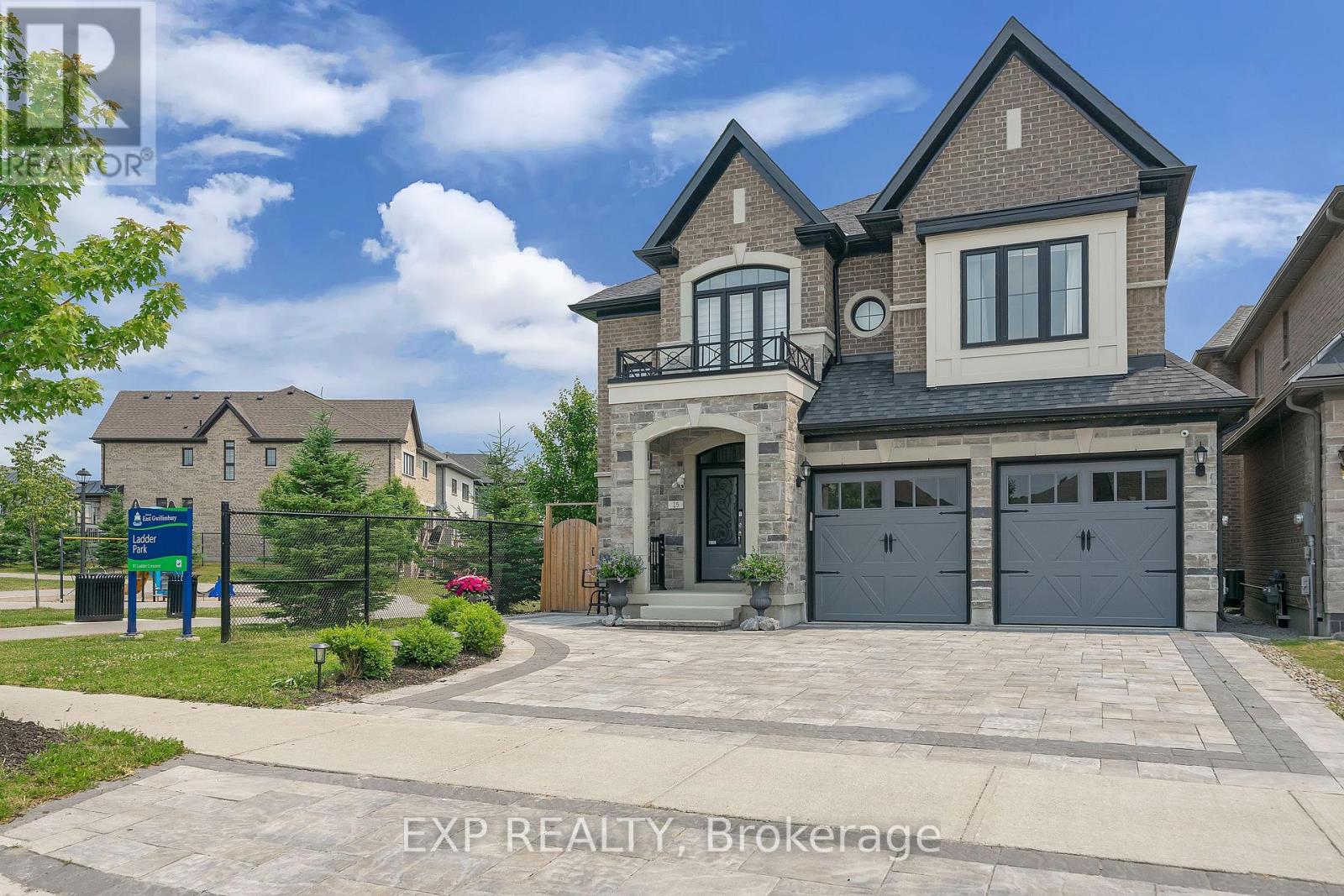 25 Ladder Crescent, East Gwillimbury (Sharon), Ontario  L9N 0N8 - Photo 2 - N12472885