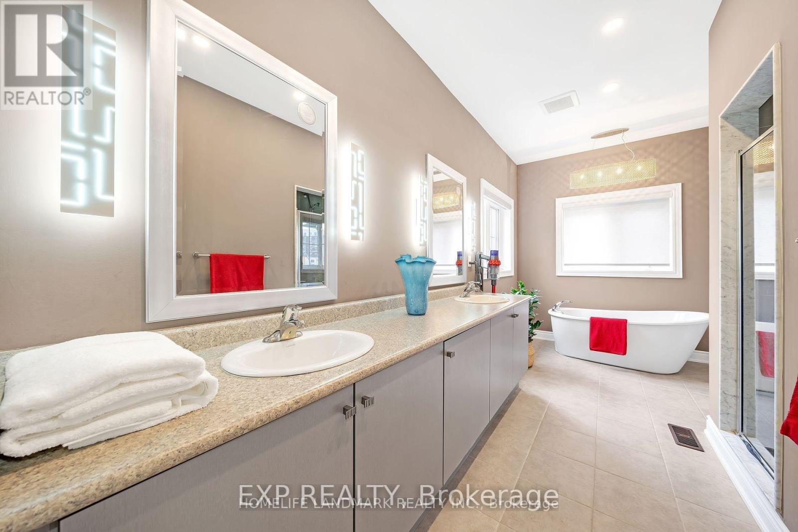 25 Ladder Crescent, East Gwillimbury (Sharon), Ontario  L9N 0N8 - Photo 26 - N12472885