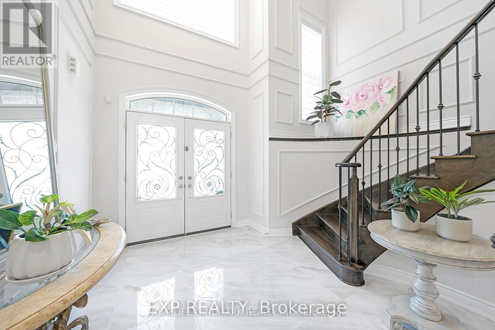 25 Ladder Crescent, East Gwillimbury (Sharon), Ontario  L9N 0N8 - Photo 3 - N12472885