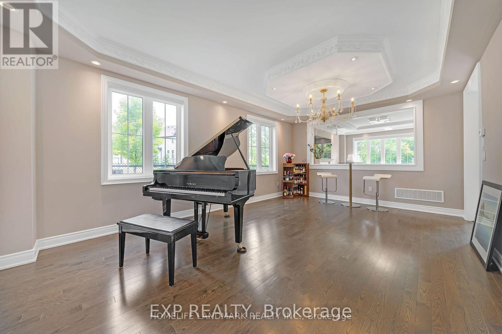 25 Ladder Crescent, East Gwillimbury (Sharon), Ontario  L9N 0N8 - Photo 6 - N12472885