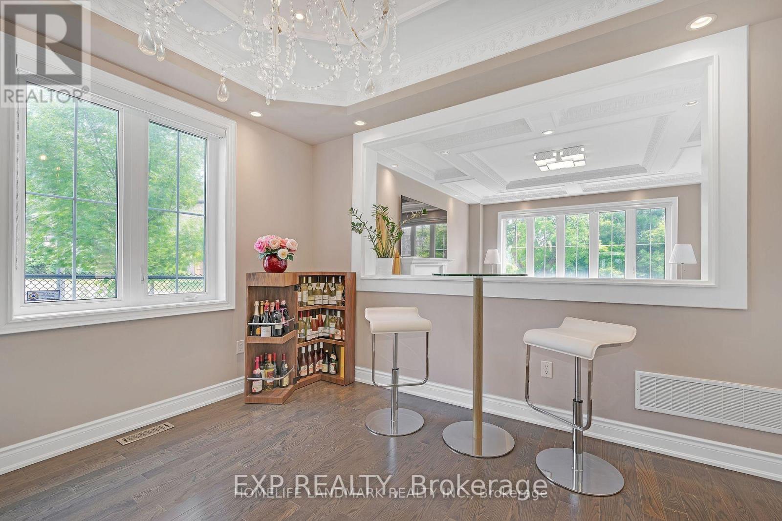 25 Ladder Crescent, East Gwillimbury (Sharon), Ontario  L9N 0N8 - Photo 8 - N12472885