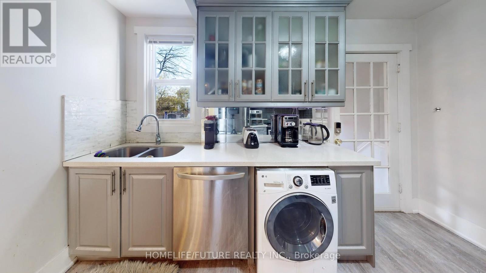 82 Heman Street, Toronto (Mimico), Ontario  M8V 1X5 - Photo 9 - W12472871