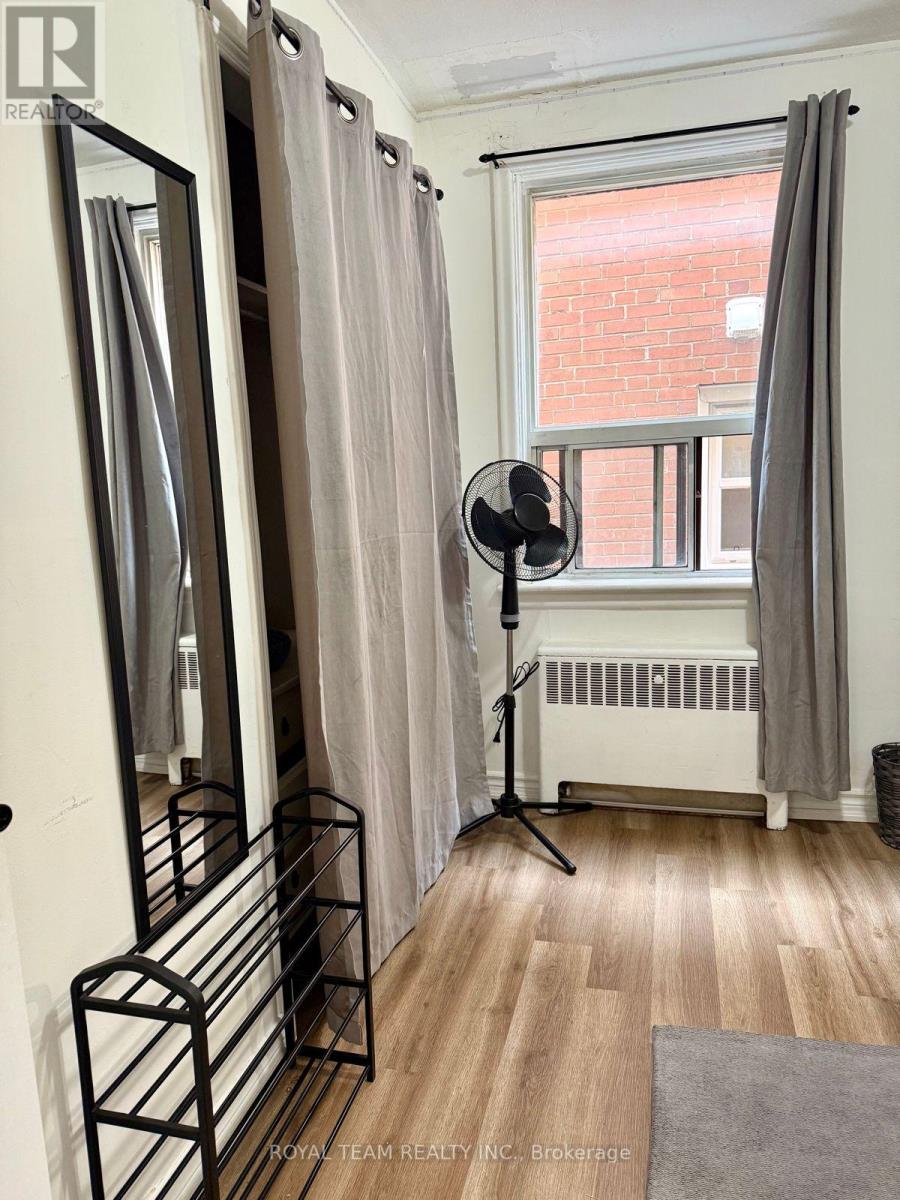 708 Weston Road, Toronto, Ontario  M6N 3R2 - Photo 6 - W12472873