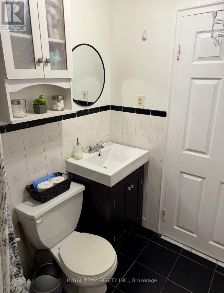 708 Weston Road, Toronto, Ontario  M6N 3R2 - Photo 9 - W12472873