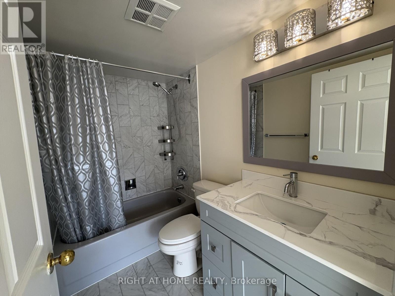 2004 - 285 Enfield Place, Mississauga, Ontario  L5B 3Y6 - Photo 12 - W12404262