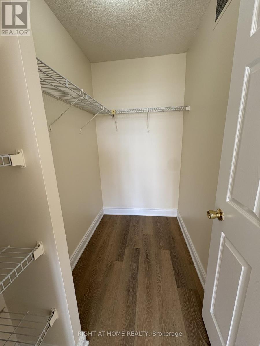 2004 - 285 Enfield Place, Mississauga, Ontario  L5B 3Y6 - Photo 11 - W12404262