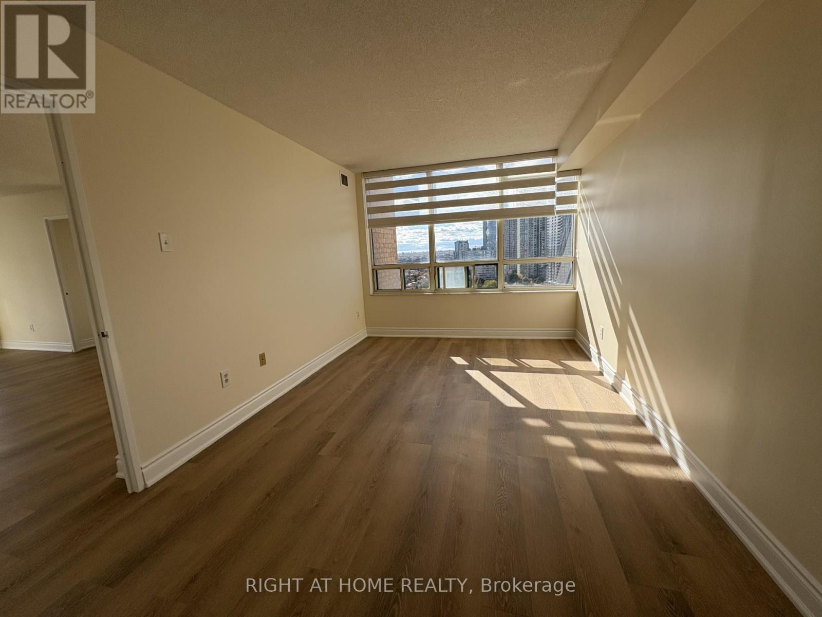 2004 - 285 Enfield Place, Mississauga, Ontario  L5B 3Y6 - Photo 9 - W12404262