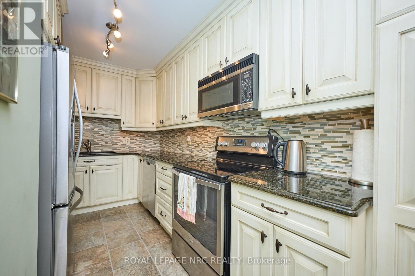35 - 275 Pelham Road, St. Catharines, Ontario  L2S 3B9 - Photo 8 - X12472903
