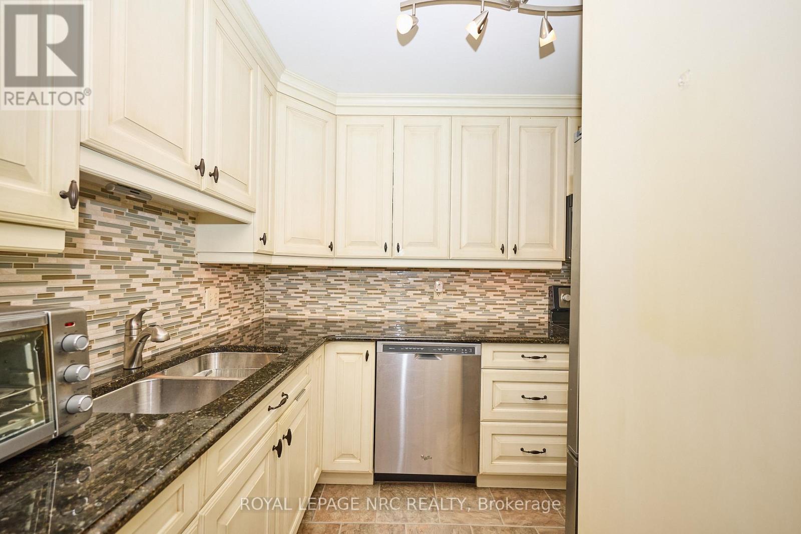 35 - 275 Pelham Road, St. Catharines, Ontario  L2S 3B9 - Photo 9 - X12472903