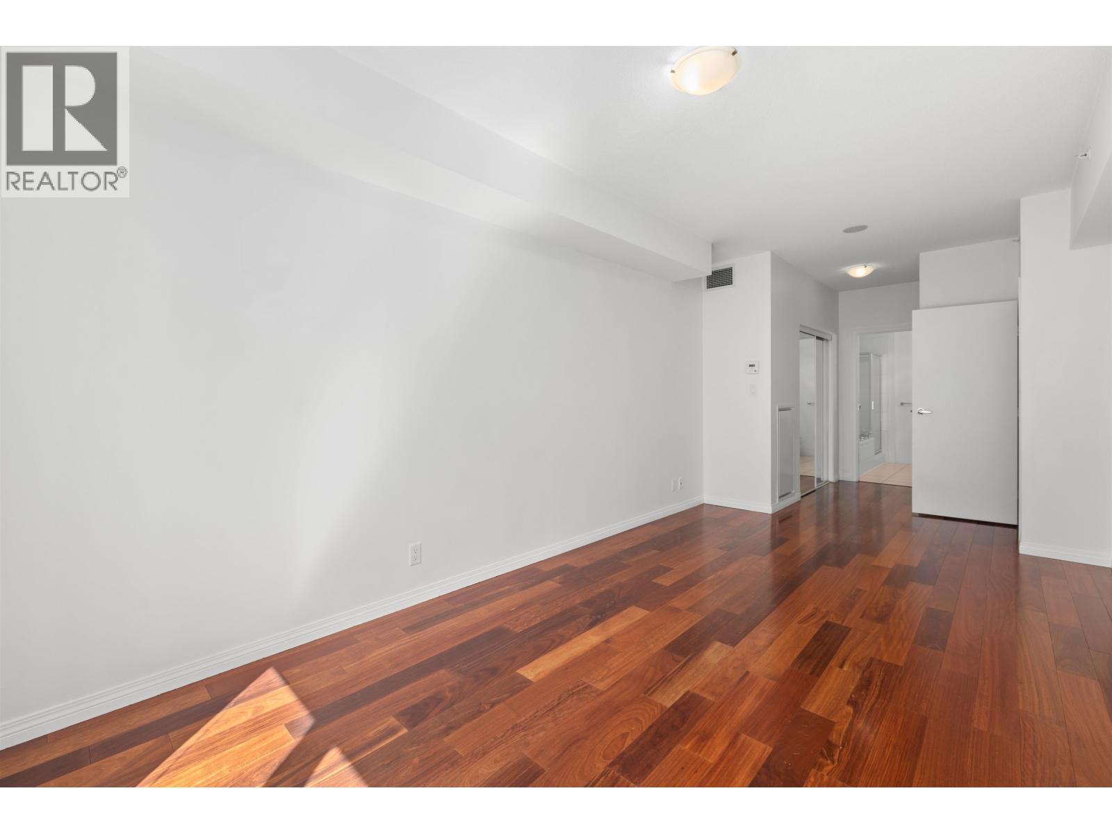 307 100 E Esplanade Avenue, North Vancouver, British Columbia  V7L 4V1 - Photo 5 - R3060351