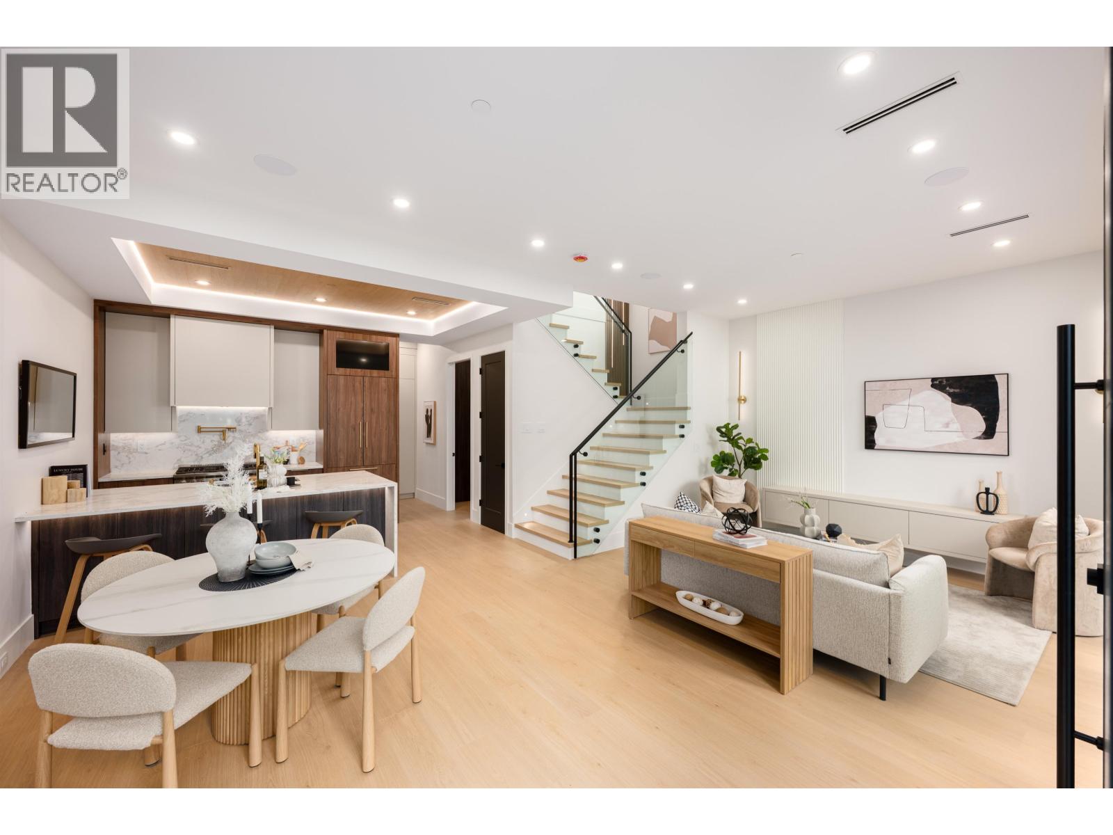 2 3466 FRANKLIN STREET, Vancouver, British Columbia