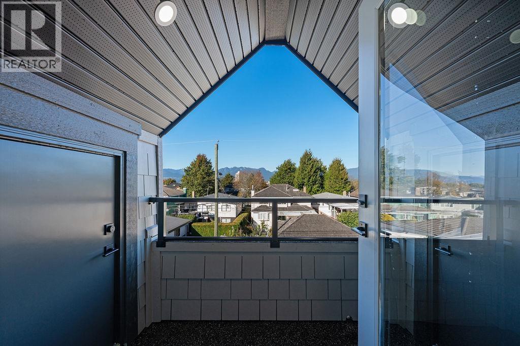 2 2447 E 41st Avenue, Vancouver, British Columbia  V5R 2W2 - Photo 20 - R3060362
