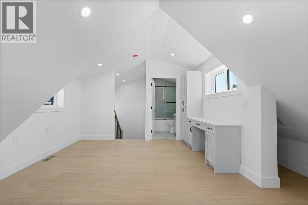 2 2447 E 41st Avenue, Vancouver, British Columbia  V5R 2W2 - Photo 21 - R3060362