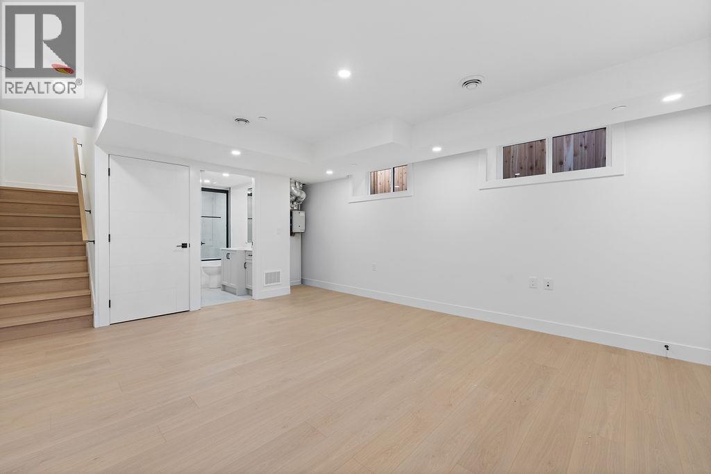 2 2447 E 41st Avenue, Vancouver, British Columbia  V5R 2W2 - Photo 31 - R3060362