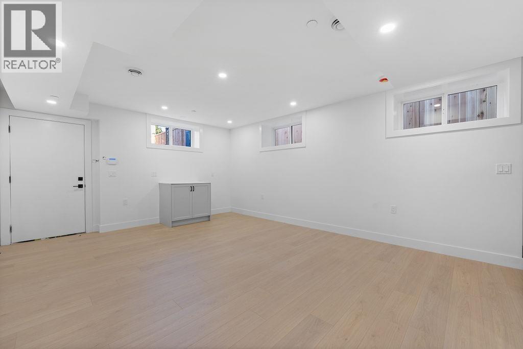 2 2447 E 41st Avenue, Vancouver, British Columbia  V5R 2W2 - Photo 32 - R3060362