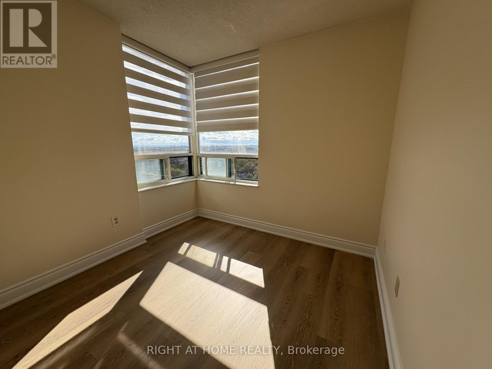 2004 - 285 Enfield Place, Mississauga, Ontario  L5B 3Y6 - Photo 13 - W12404262