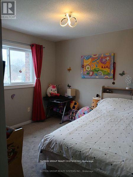 6807 Gracefield Drive W, Mississauga, Ontario  L5N 6T6 - Photo 14 - W12472901