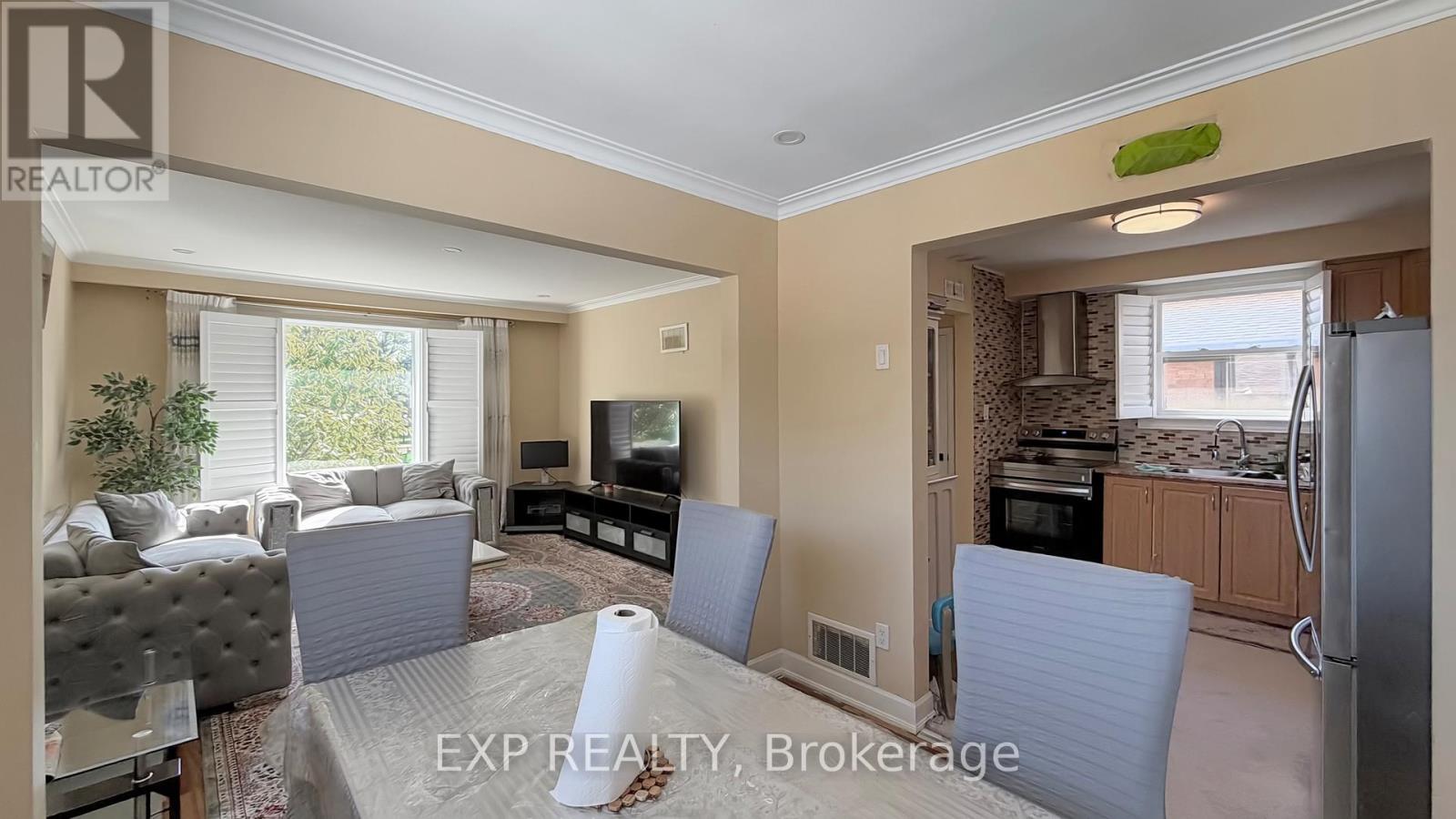 104 Dixon Road N, Toronto, Ontario  M9P 2L6 - Photo 11 - W12472906