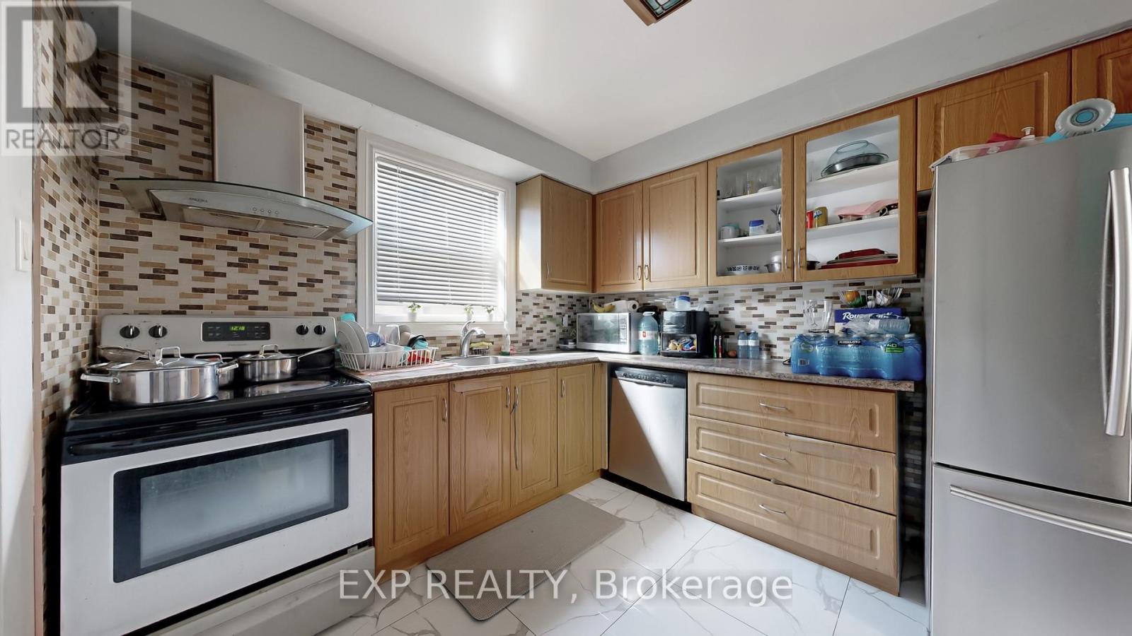 104 Dixon Road N, Toronto, Ontario  M9P 2L6 - Photo 19 - W12472906