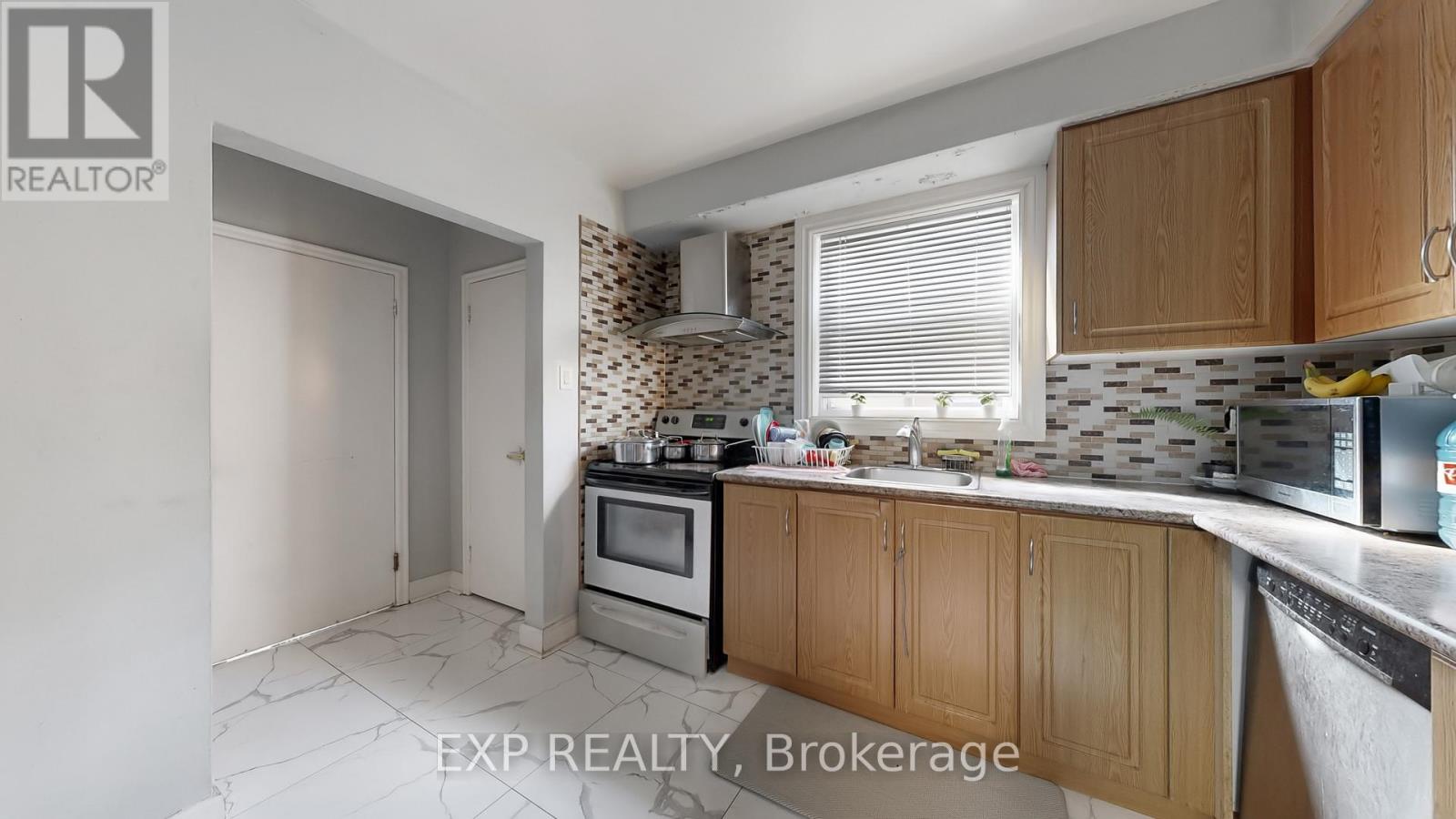 104 Dixon Road N, Toronto, Ontario  M9P 2L6 - Photo 21 - W12472906