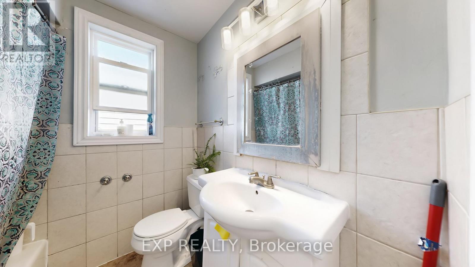 104 Dixon Road N, Toronto, Ontario  M9P 2L6 - Photo 32 - W12472906
