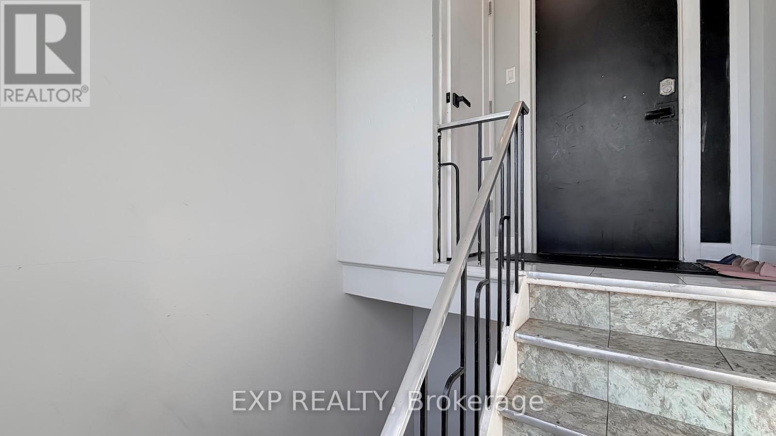 104 Dixon Road N, Toronto, Ontario  M9P 2L6 - Photo 35 - W12472906