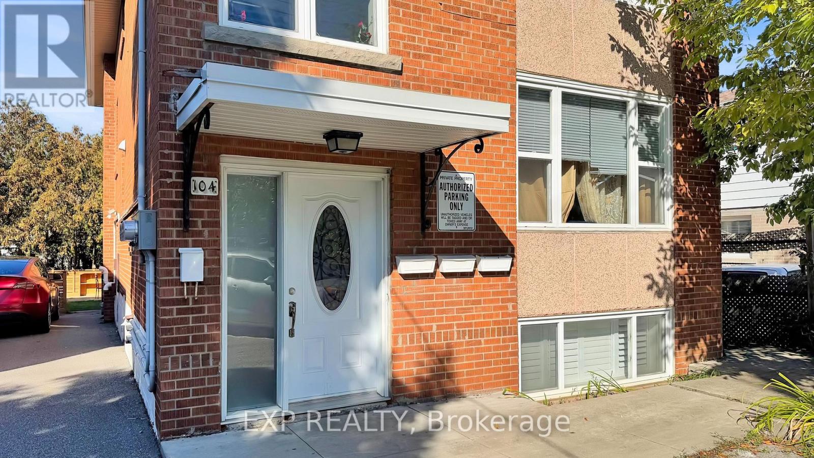 104 Dixon Road N, Toronto, Ontario  M9P 2L6 - Photo 4 - W12472906