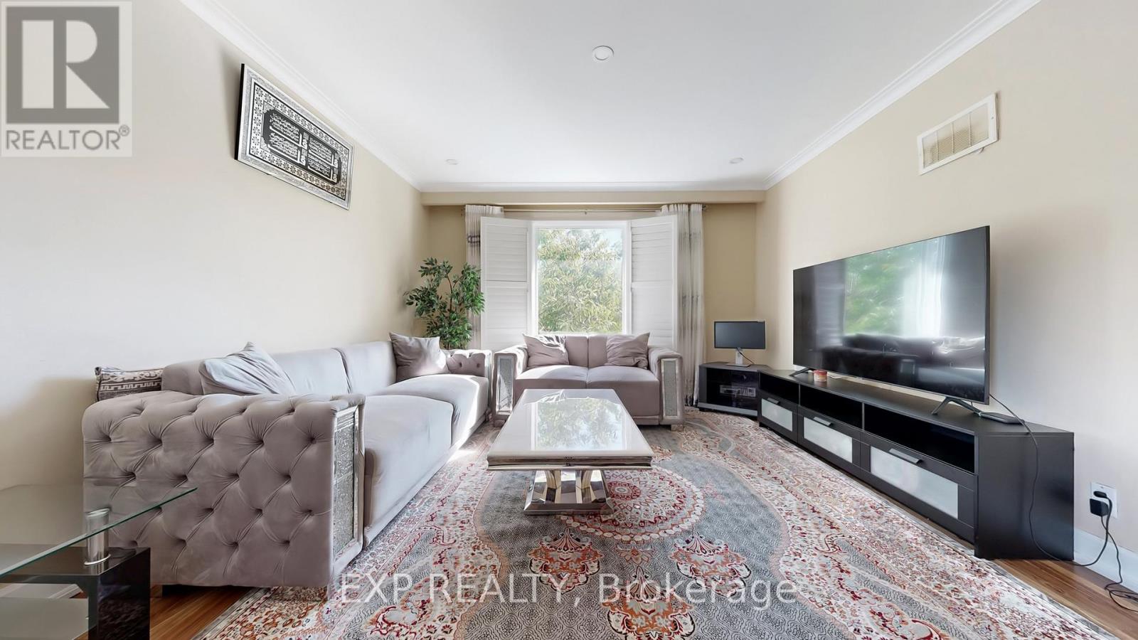 104 Dixon Road N, Toronto, Ontario  M9P 2L6 - Photo 5 - W12472906