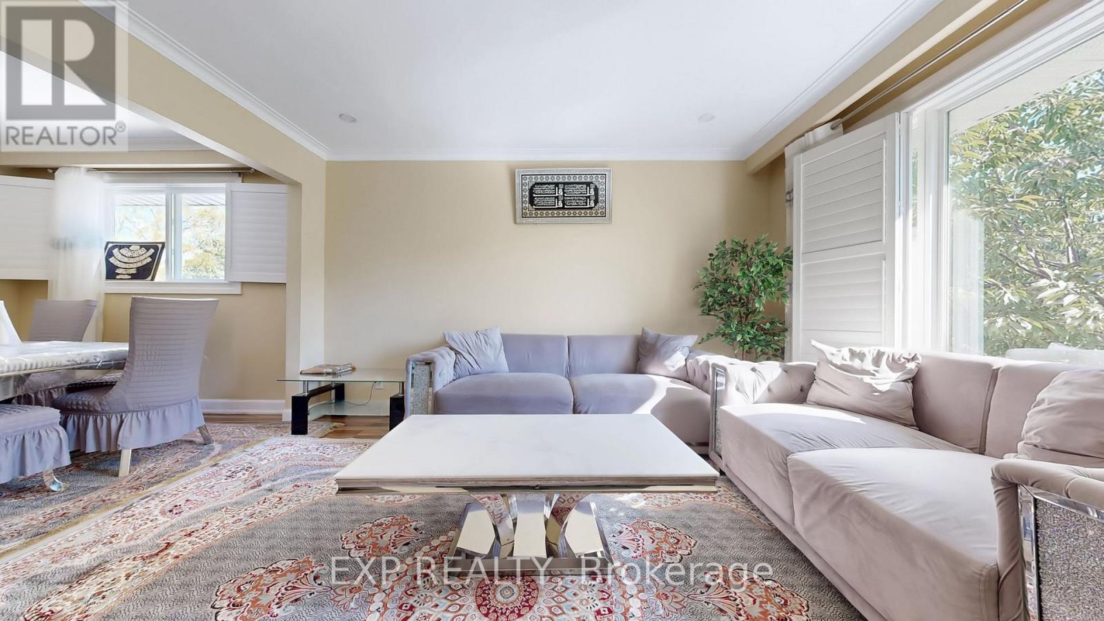 104 Dixon Road N, Toronto, Ontario  M9P 2L6 - Photo 7 - W12472906