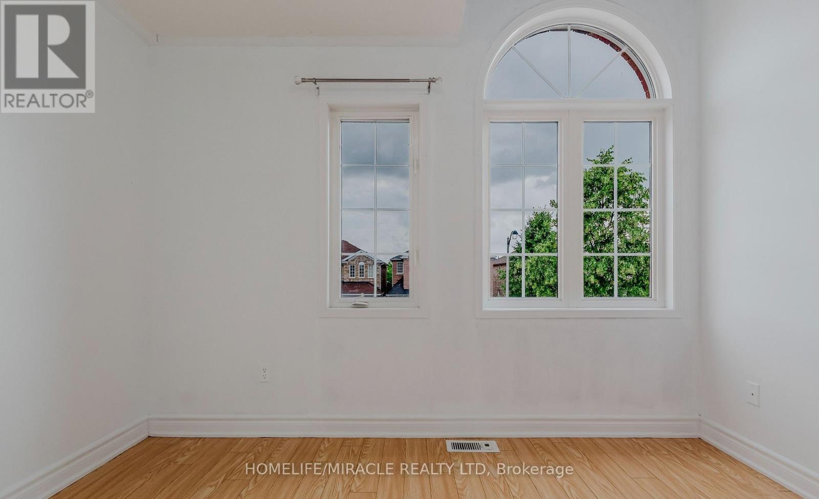27 Silver Egret Road, Brampton (Fletcher's Meadow), Ontario  L7A 3P6 - Photo 18 - W12472746
