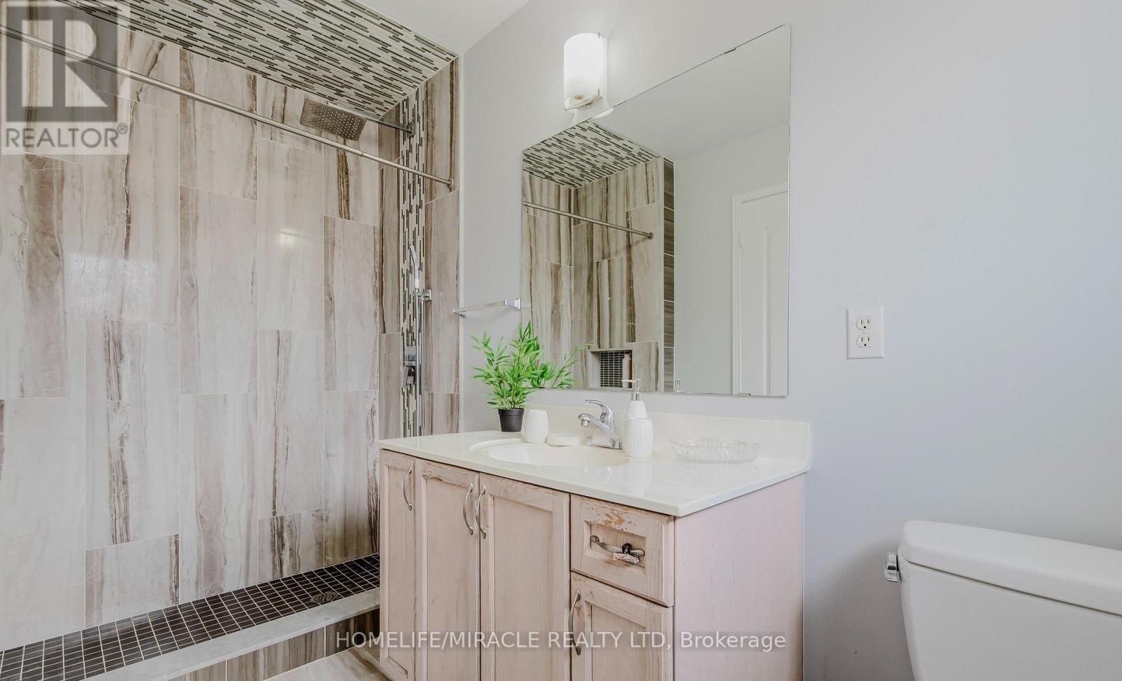 27 Silver Egret Road, Brampton (Fletcher's Meadow), Ontario  L7A 3P6 - Photo 17 - W12472746