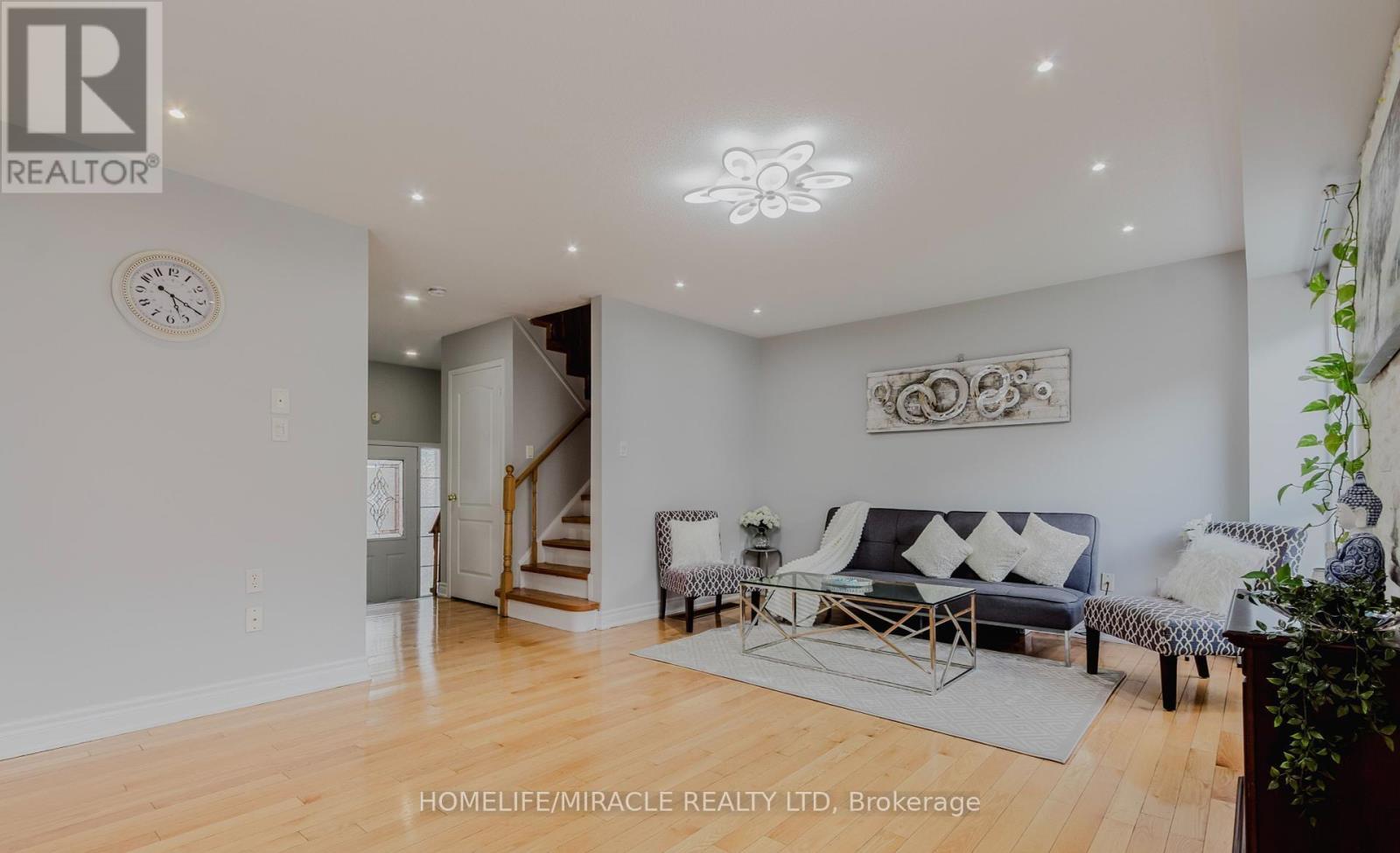 27 Silver Egret Road, Brampton (Fletcher's Meadow), Ontario  L7A 3P6 - Photo 9 - W12472746