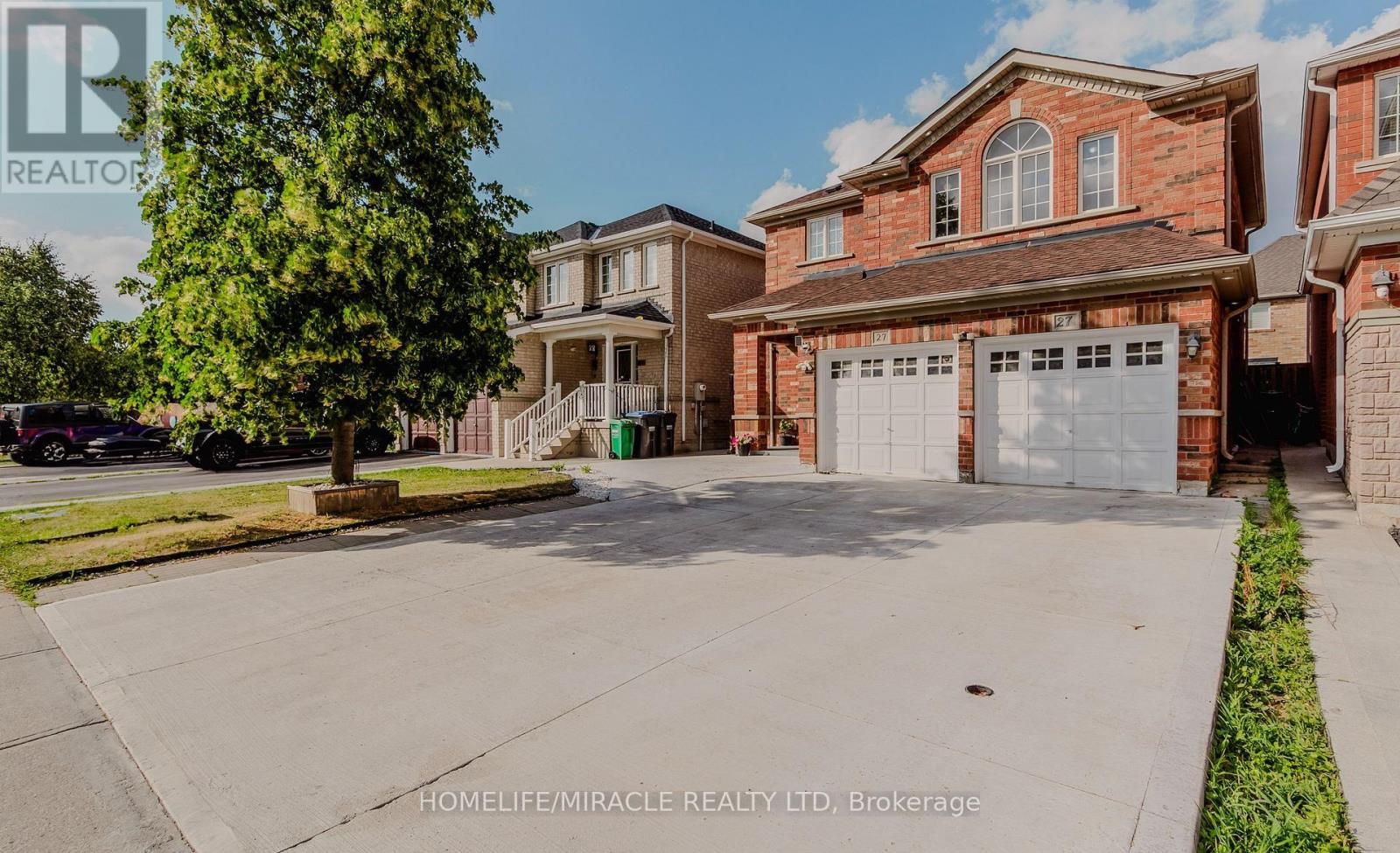27 Silver Egret Road, Brampton (Fletcher's Meadow), Ontario  L7A 3P6 - Photo 4 - W12472746