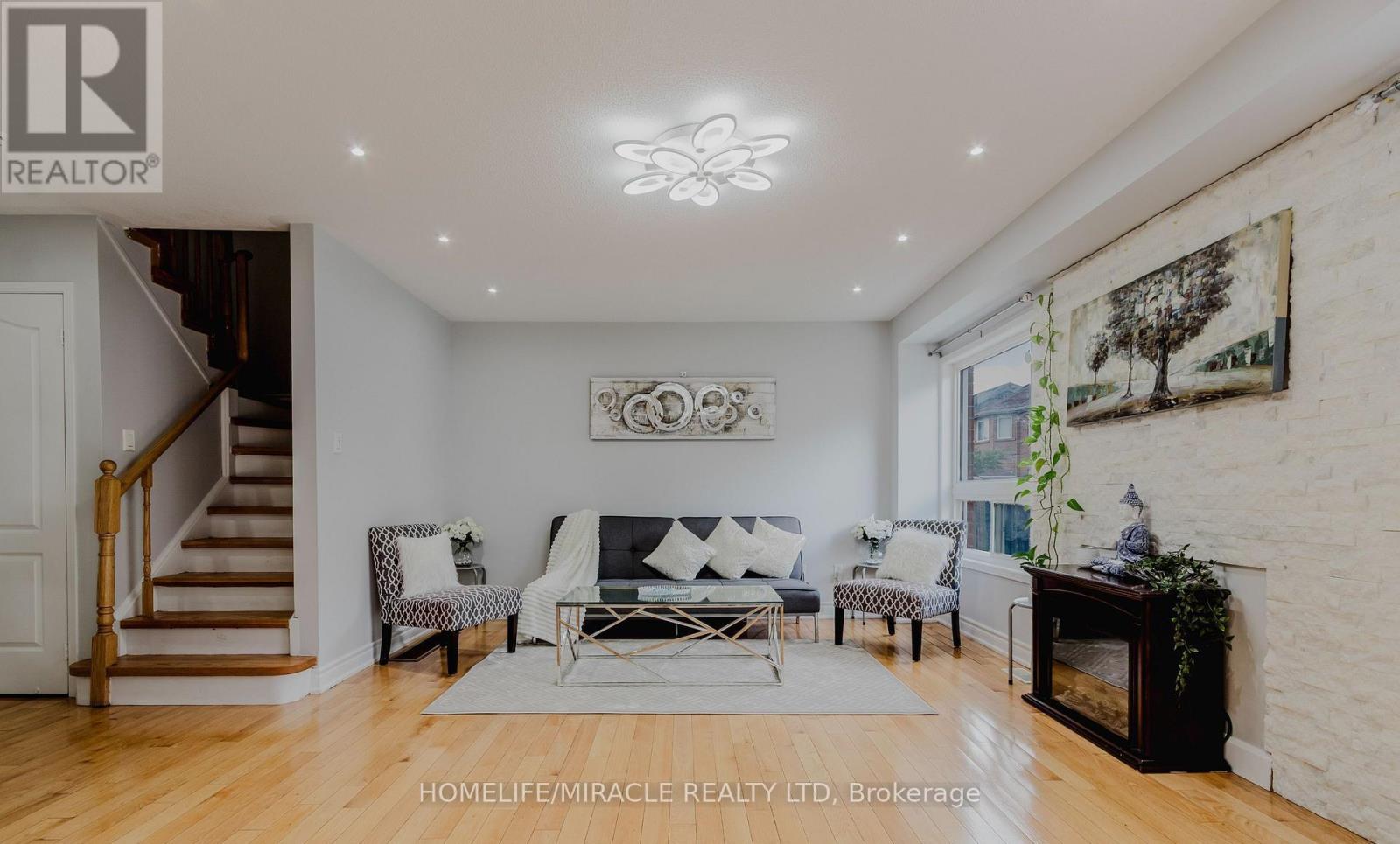 27 Silver Egret Road, Brampton (Fletcher's Meadow), Ontario  L7A 3P6 - Photo 6 - W12472746