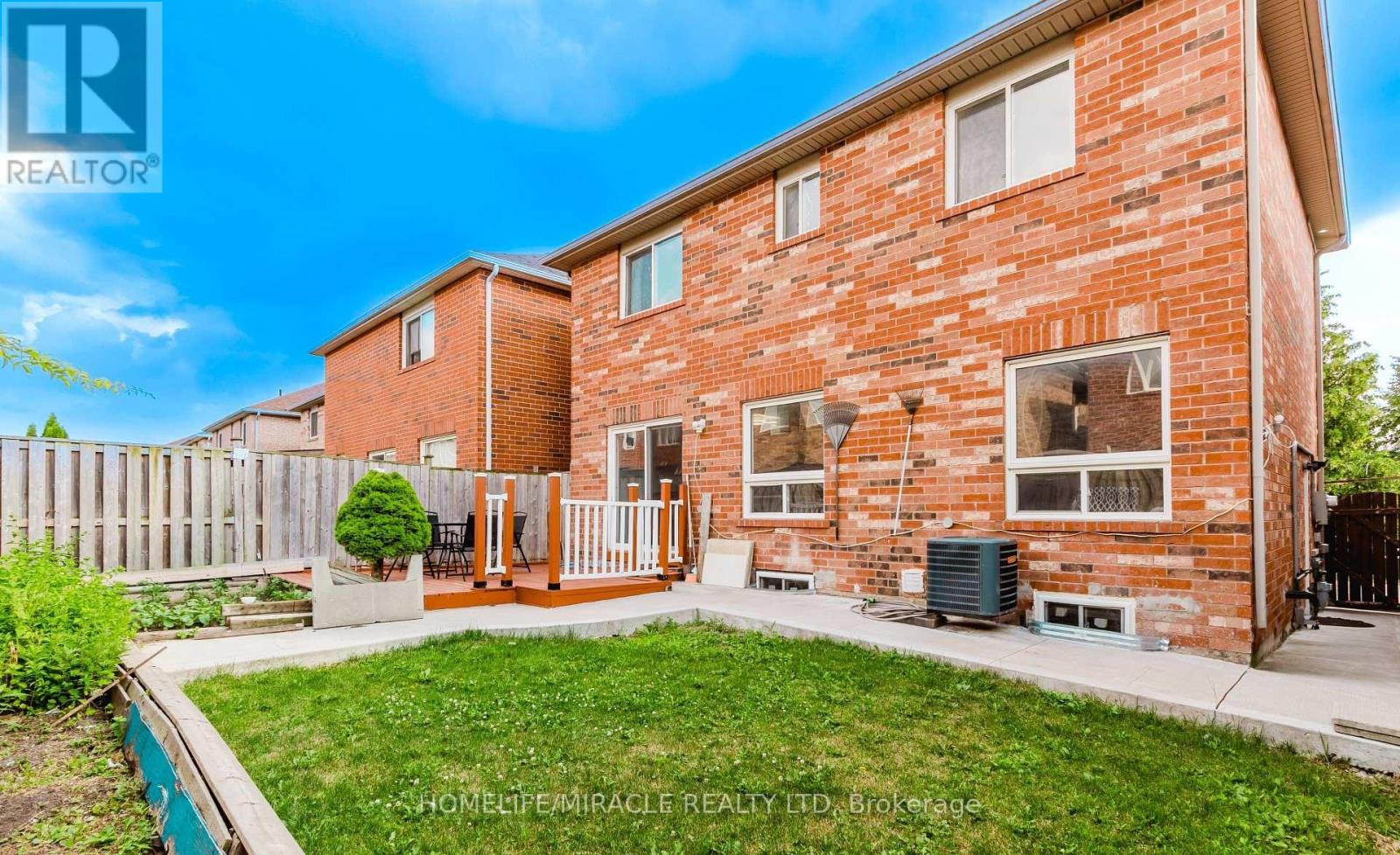 27 Silver Egret Road, Brampton (Fletcher's Meadow), Ontario  L7A 3P6 - Photo 38 - W12472746