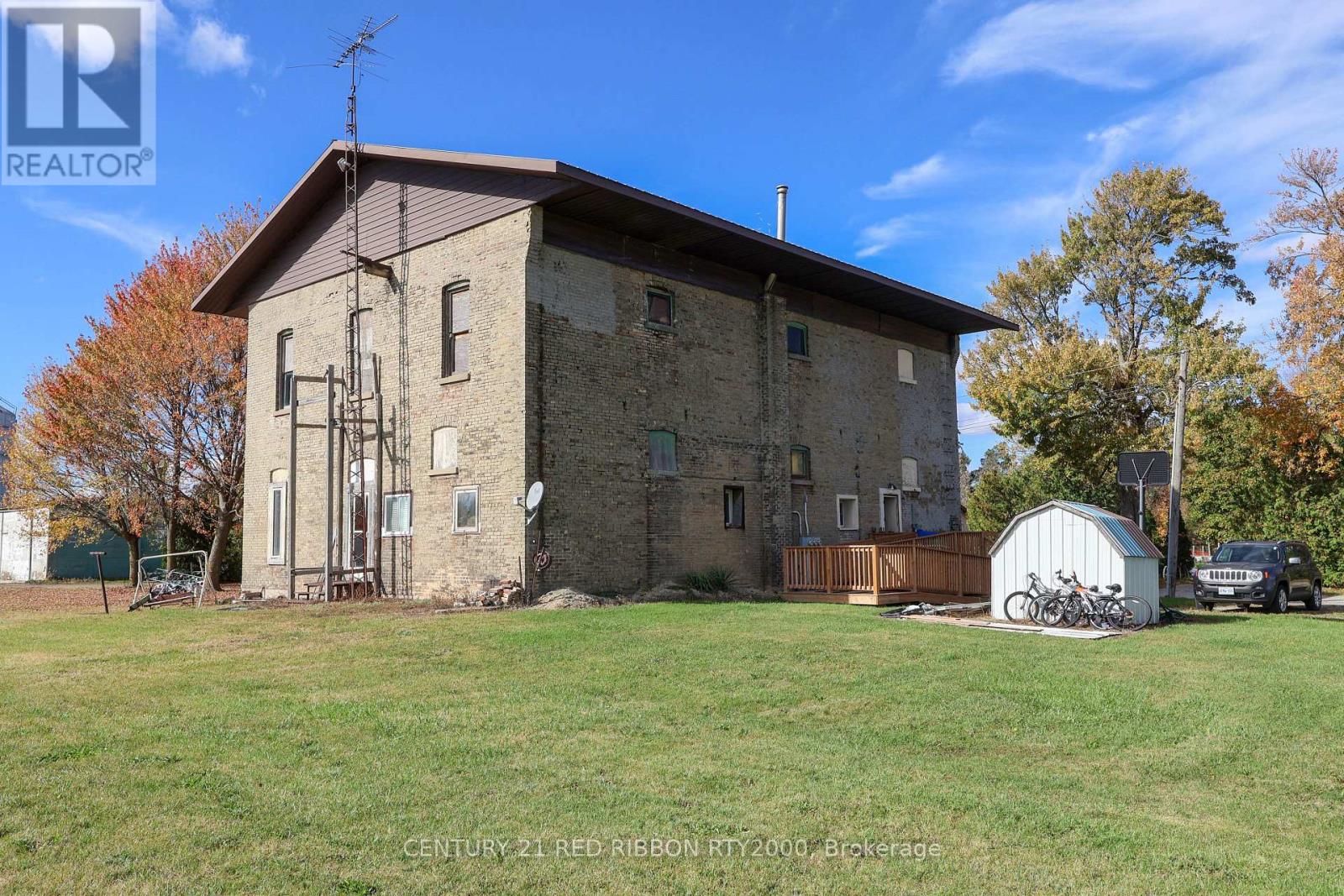 6535 James Street, Brooke-Alvinston, Ontario  N0M 1K0 - Photo 2 - X12472919