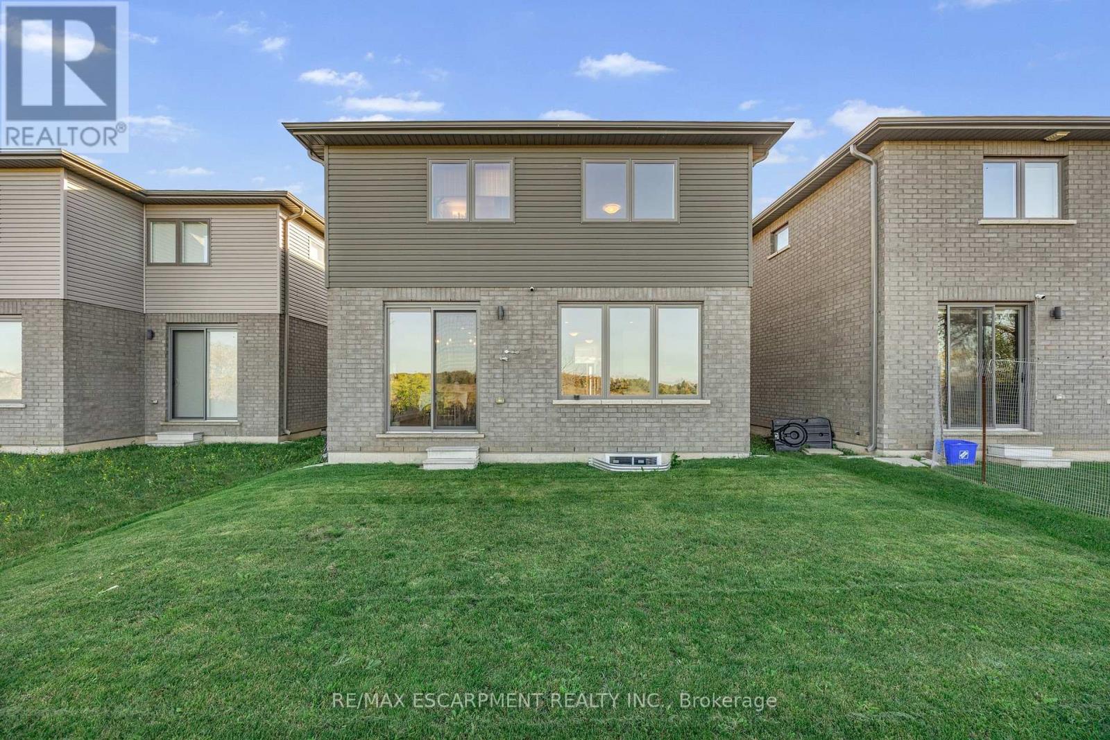52 Bedrock Drive, Hamilton, Ontario  L8J 0K6 - Photo 37 - X12472905