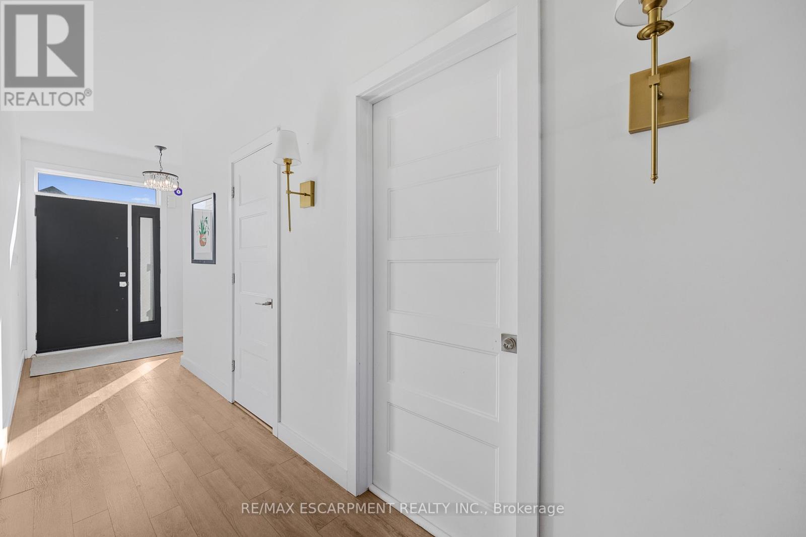 52 Bedrock Drive, Hamilton, Ontario  L8J 0K6 - Photo 5 - X12472905