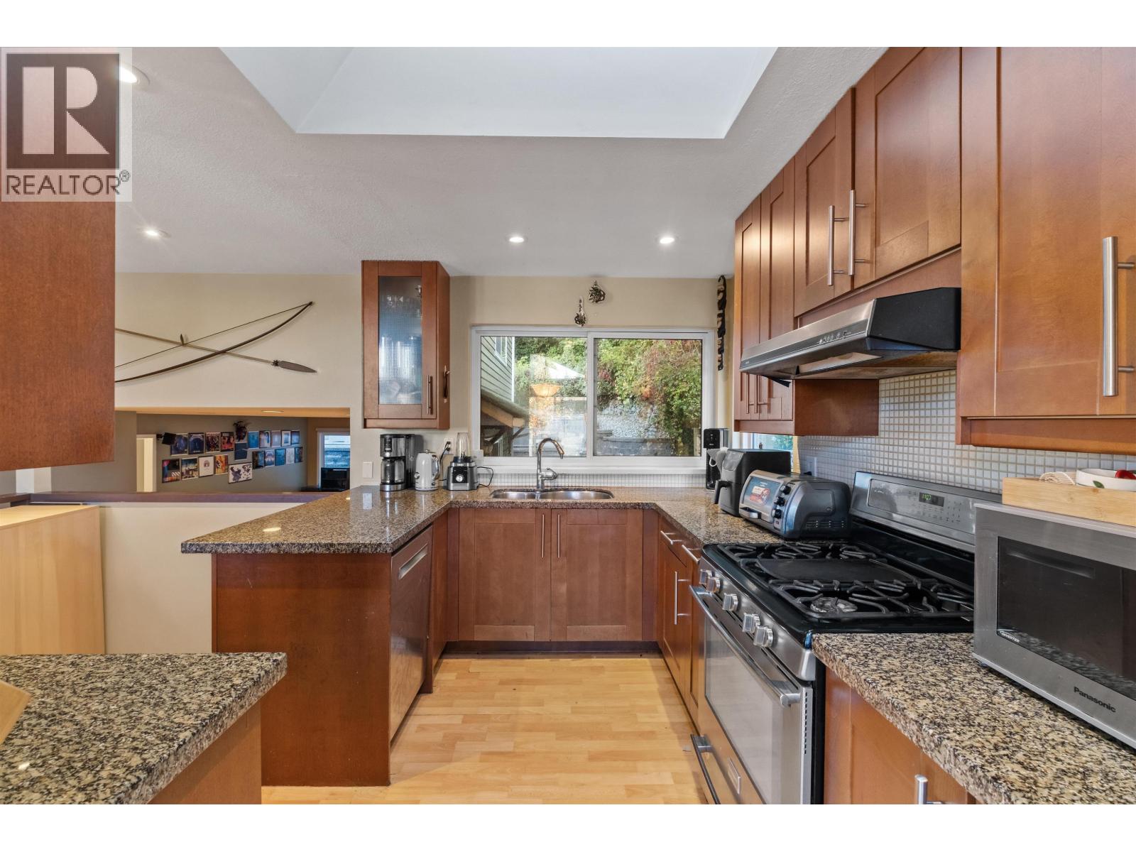 311 April Road, Port Moody, British Columbia  V3H 3Y9 - Photo 5 - R3060366