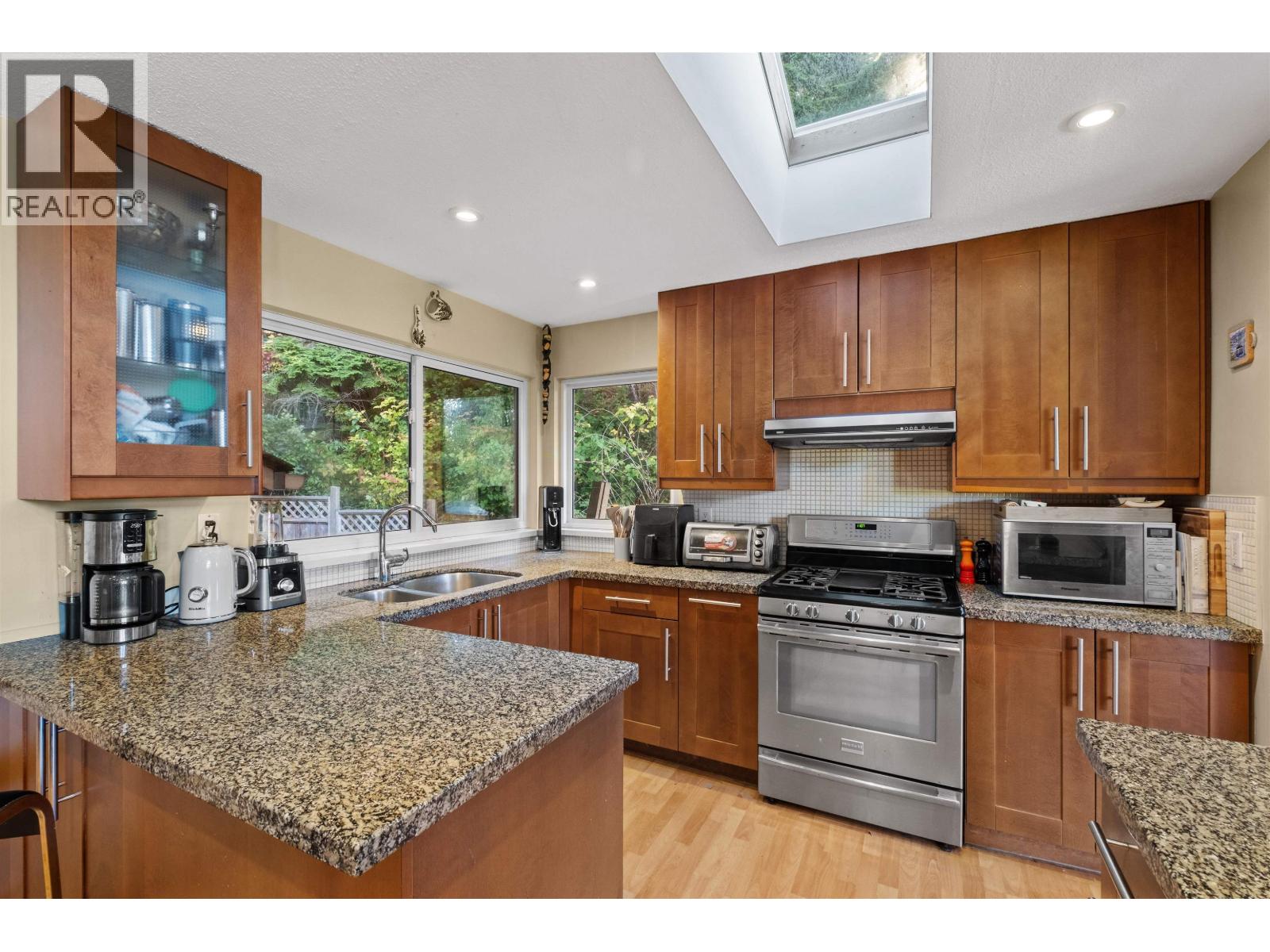 311 April Road, Port Moody, British Columbia  V3H 3Y9 - Photo 4 - R3060366