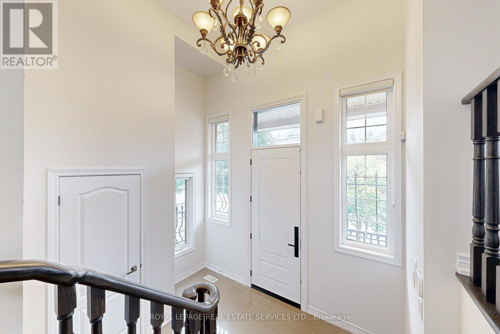 107 Rumsey Road, Vaughan (Patterson), Ontario  L6A 4L8 - Photo 3 - N12472928