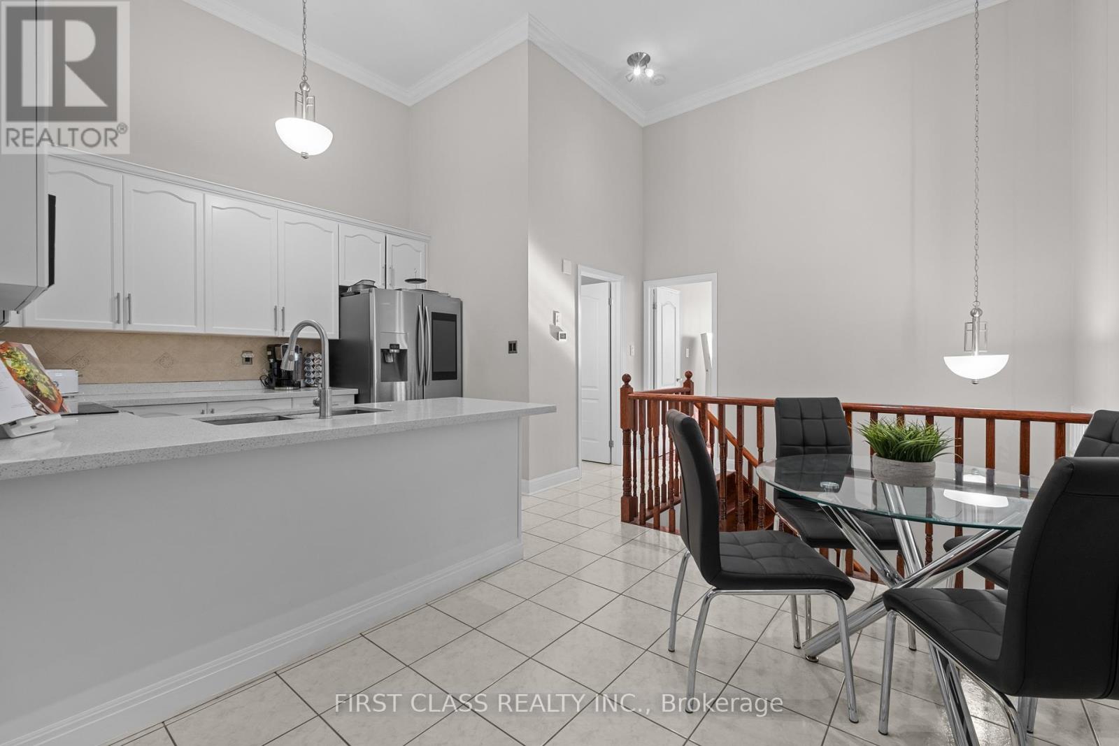 15 Belinda Drive, Brampton (Fletcher's Meadow), Ontario  L7A 2W7 - Photo 10 - W12472916