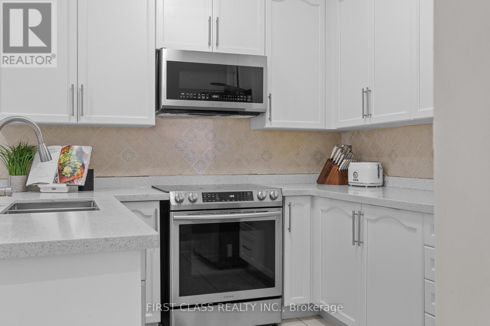 15 Belinda Drive, Brampton (Fletcher's Meadow), Ontario  L7A 2W7 - Photo 15 - W12472916