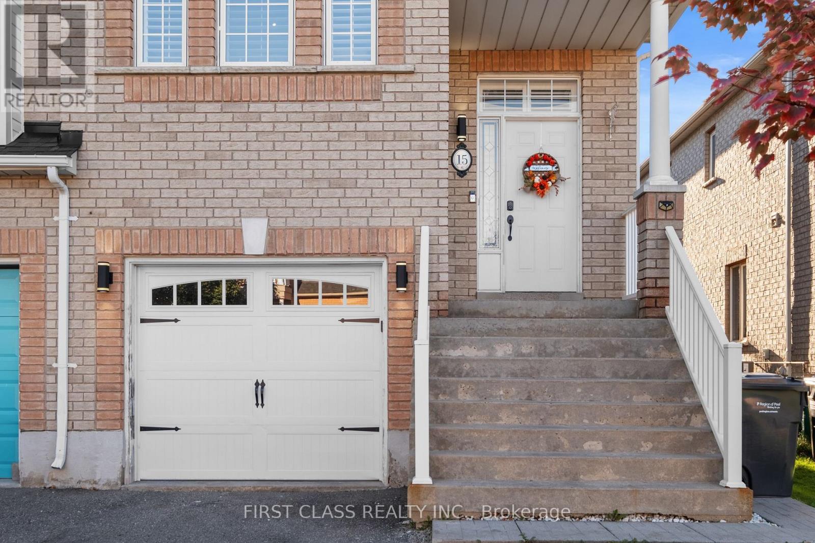 15 Belinda Drive, Brampton (Fletcher's Meadow), Ontario  L7A 2W7 - Photo 2 - W12472916