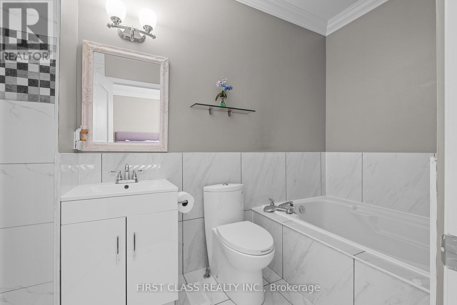 15 Belinda Drive, Brampton (Fletcher's Meadow), Ontario  L7A 2W7 - Photo 20 - W12472916